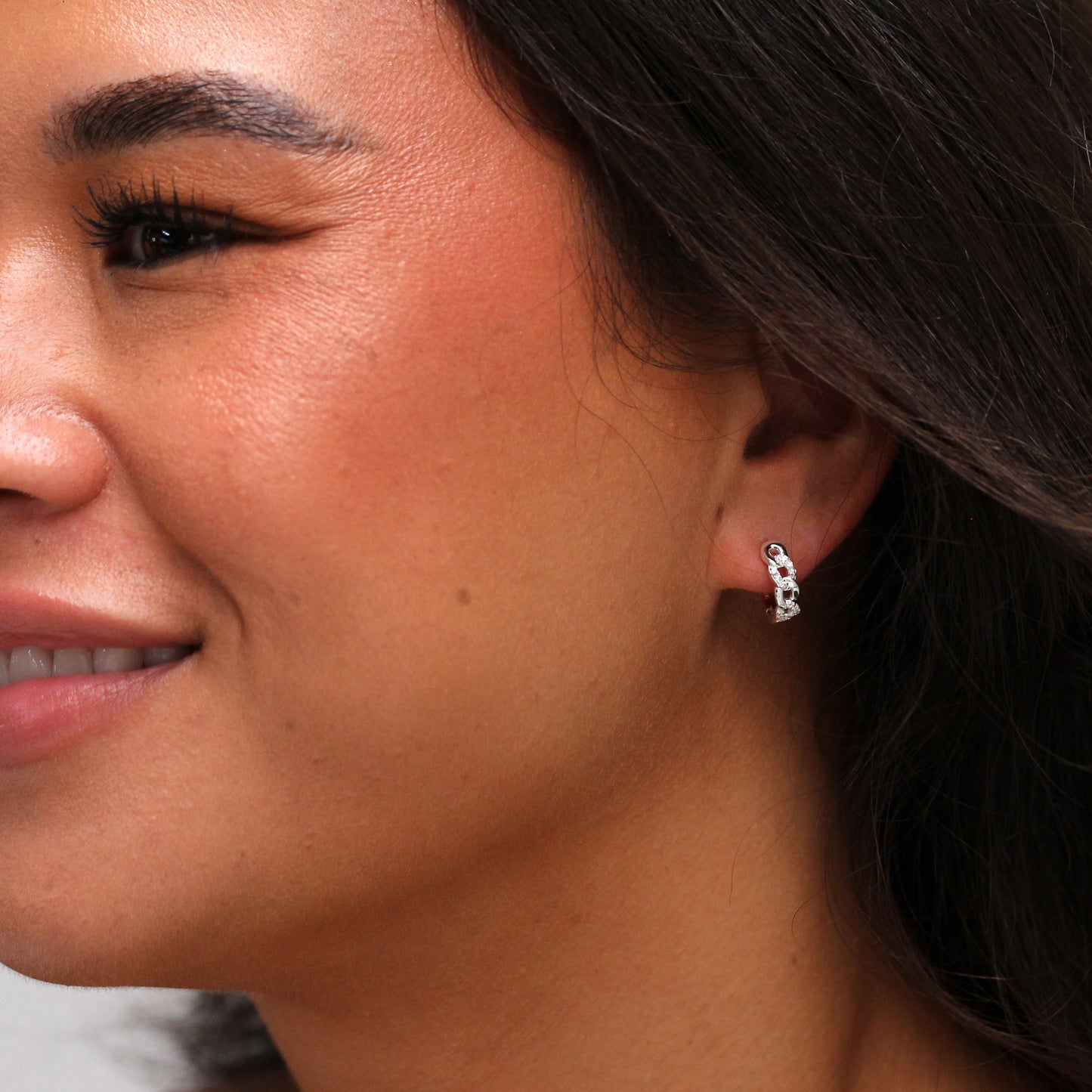 Boucles d'oreilles créoles en argent sterling avec chaîne gourmette et pavé de zircones cubiques