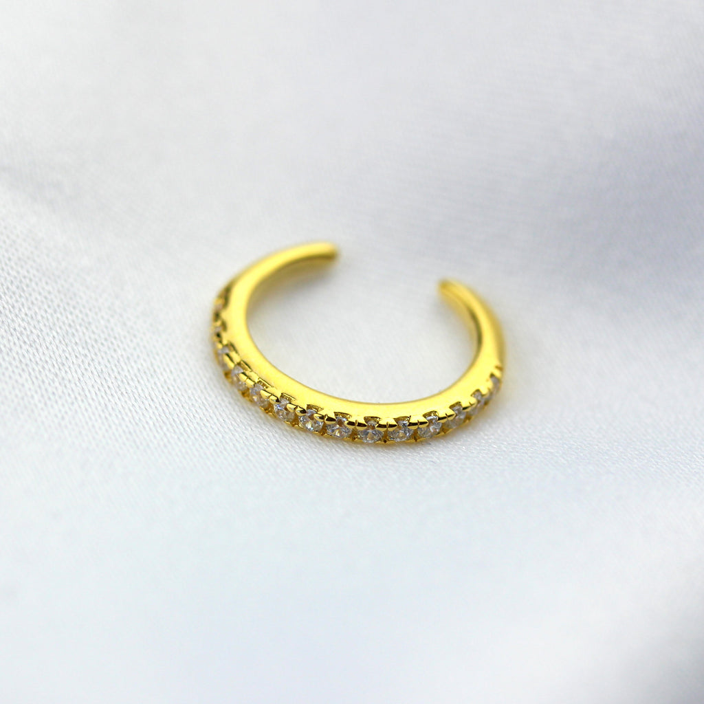 Manchette d'oreille en argent sterling plaqué or incrustée de zircons cubiques