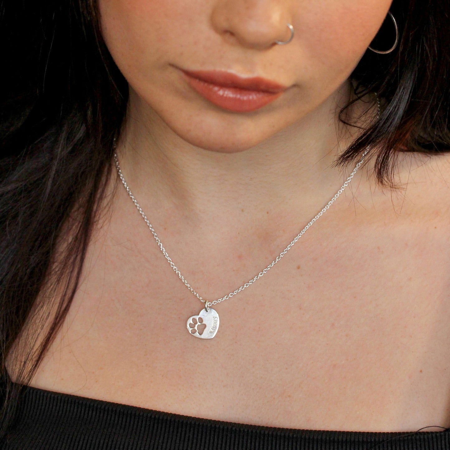 Collier personnalisé en argent sterling avec nom de patte et cœur