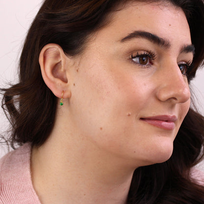 Boucles d'oreilles pendantes en argent sterling plaqué or avec émeraude et zircone cubique