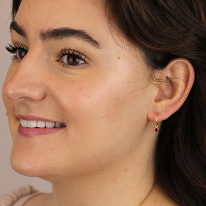 Boucles d'oreilles créoles en argent sterling plaqué or avec rubis et zircone cubique de 12 mm