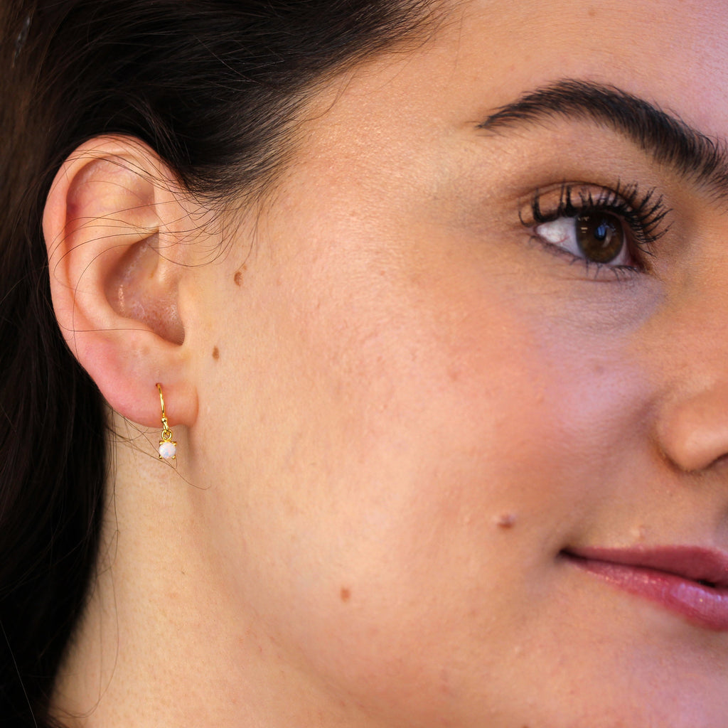 Boucles d'oreilles pendantes October en argent sterling plaqué or et opale CZ
