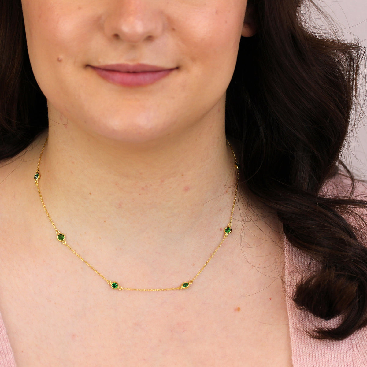 Collier en argent sterling plaqué or avec émeraude et zircone cubique, pierre de naissance du mois de mai
