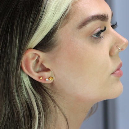 Ensemble de boucles d'oreilles à tige en argent sterling plaqué or avec nœud et boule en zircone cubique