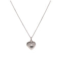 Petit collier médaillon en forme de cœur en or blanc 9 carats avec diamants taille étoile