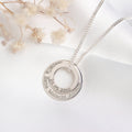 Collier cercle personnalisé en argent sterling avec nom de famille