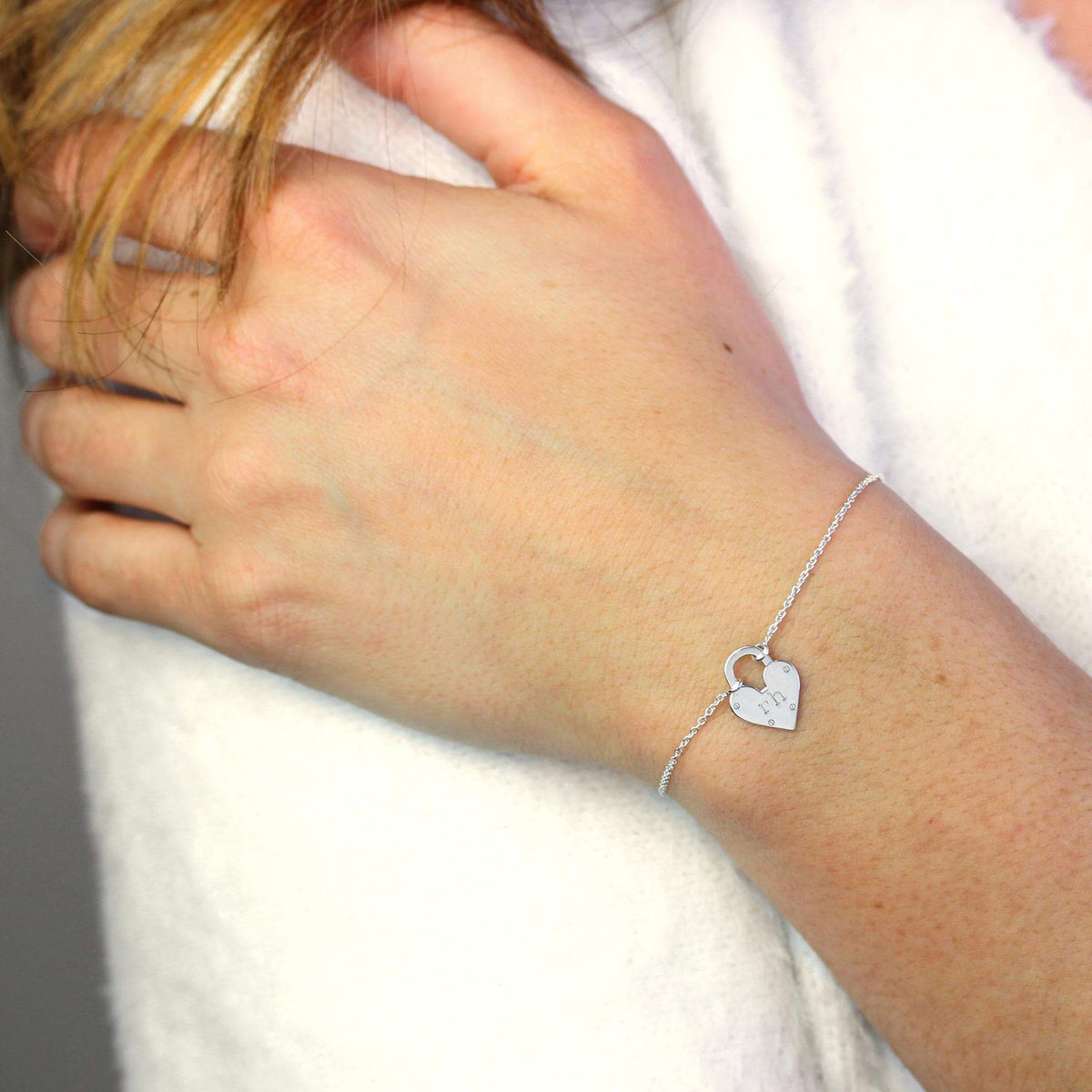 Bracelet personnalisé en argent sterling avec cadenas en forme de cœur et initiales