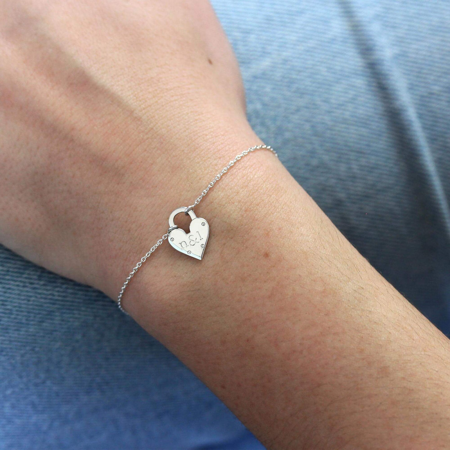 Bracelet personnalisé en argent sterling avec cadenas en forme de cœur et initiales
