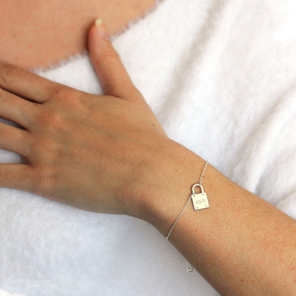 Bracelet ajustable sur mesure en argent sterling avec cadenas et initiales