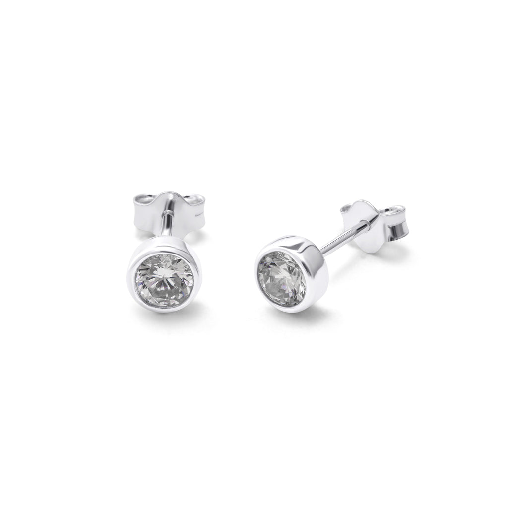 Boucles d'oreilles à tige en argent sterling avec zircone cubique transparent de 4 mm