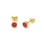 Boucles d'oreilles à tige en argent sterling plaqué or et rubis CZ 4 mm