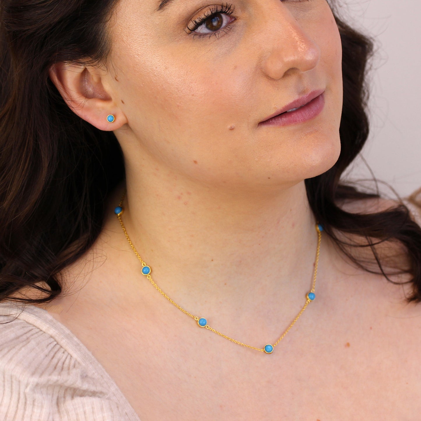 Boucles d'oreilles à tige en argent sterling plaqué or et turquoise de 4 mm