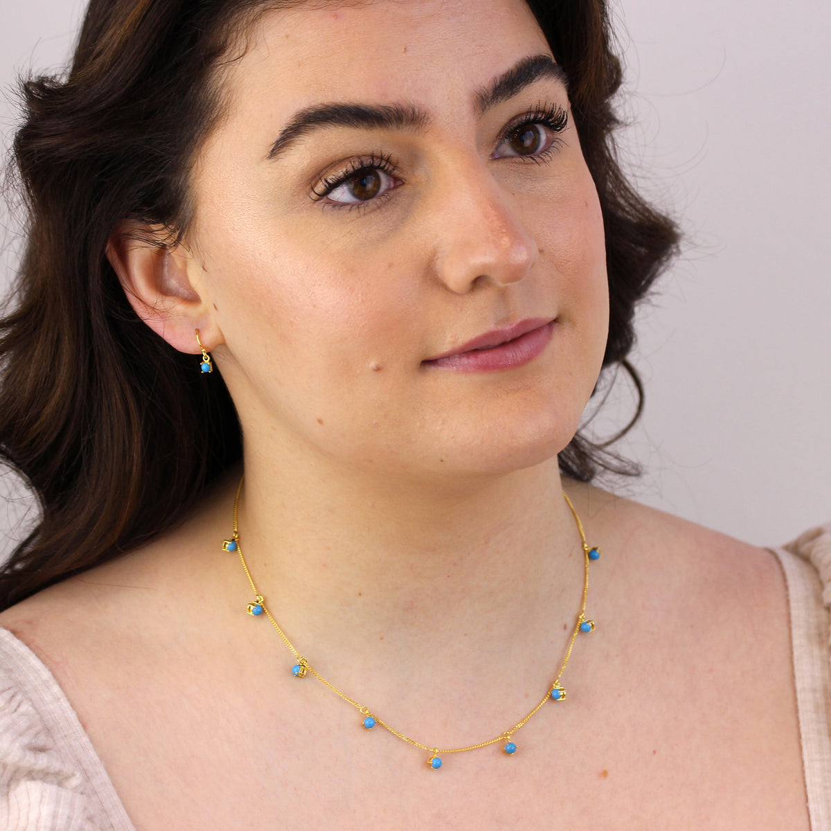 Collier décembre en argent sterling plaqué or avec plusieurs zircones cubiques turquoise