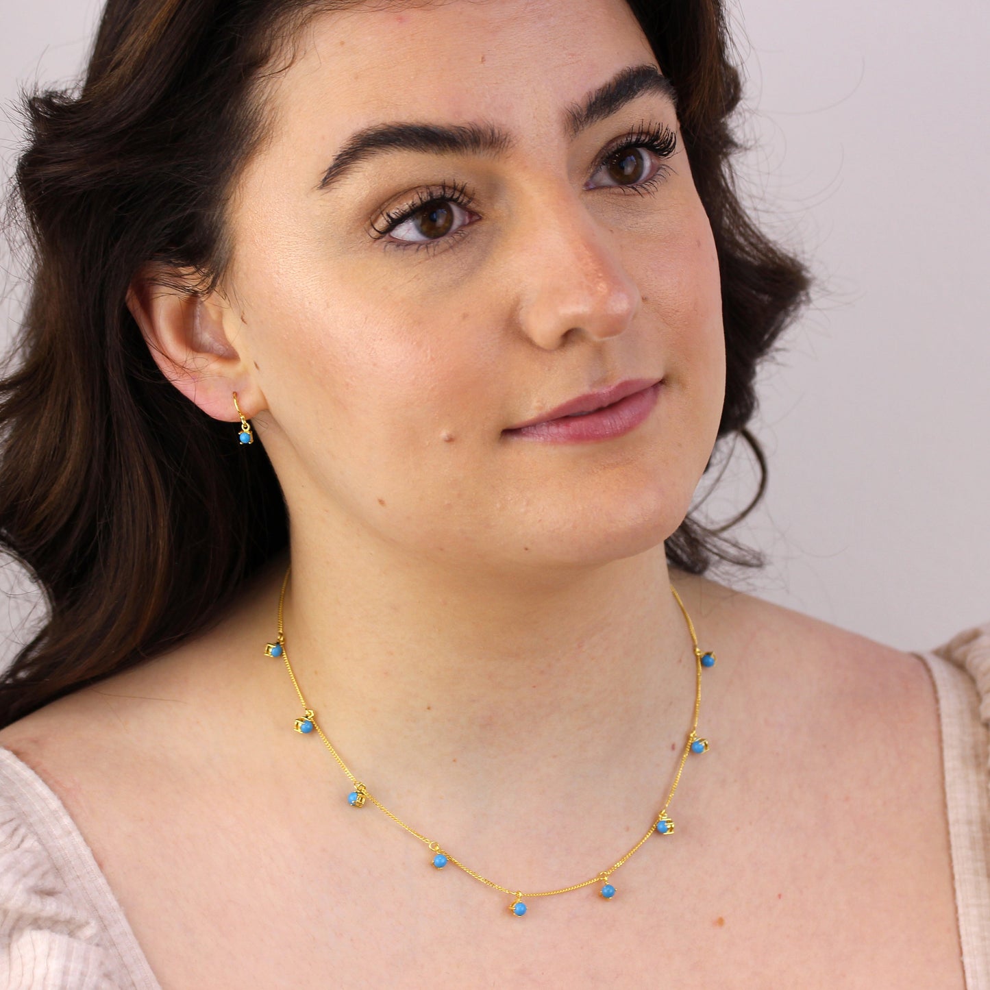 Collier décembre en argent sterling plaqué or avec plusieurs zircones cubiques turquoise