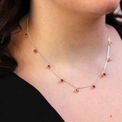 Collier chaîne pendante en argent sterling avec plusieurs grenats et zircones cubiques, pierre de naissance de janvier