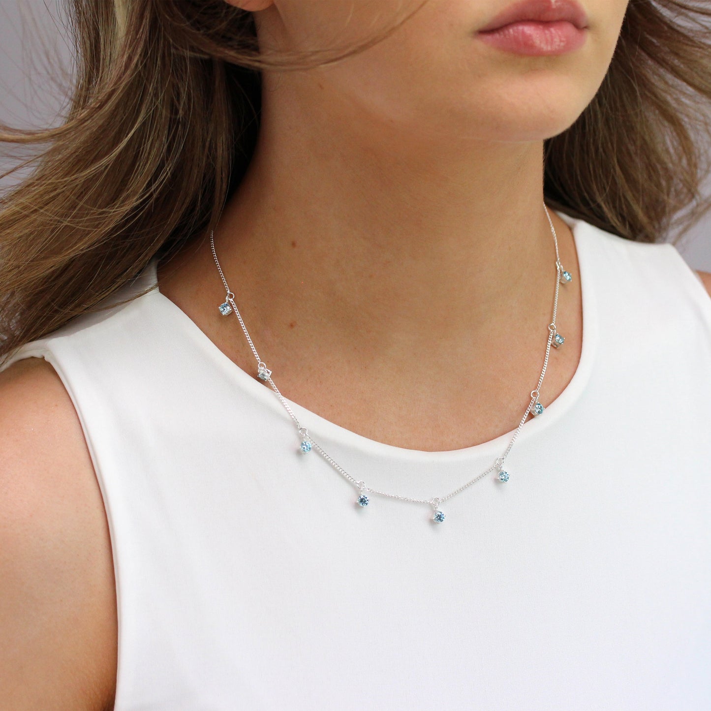 Collier en argent sterling avec plusieurs aigue-marines et zircones cubiques (40,6 cm et 5 cm)