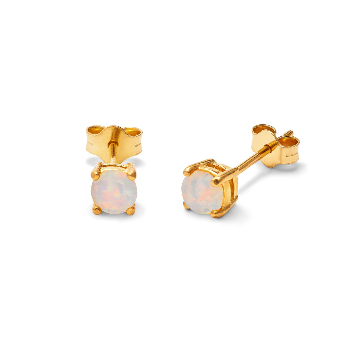 Boucles d'oreilles à tige en argent sterling plaqué or avec opale CZ de 4 mm