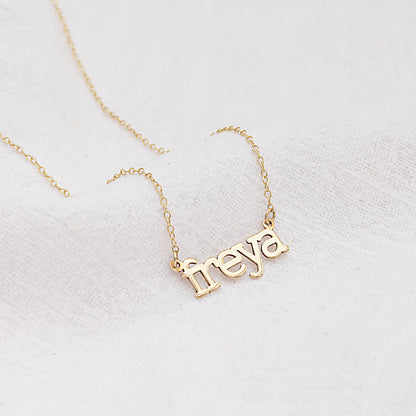 Collier personnalisé avec nom en or 9 carats