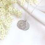 Collier en argent sterling avec fleur de naissance d'avril et étiquette gravable de 13 mm, 35 à 55 cm