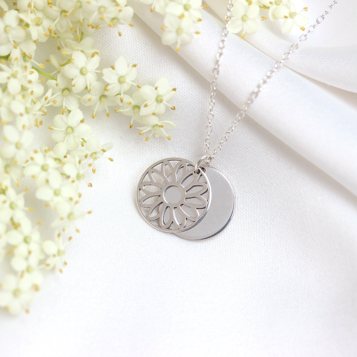 Collier en argent sterling avec fleur de naissance d'avril et étiquette gravable de 13 mm, 35 à 55 cm