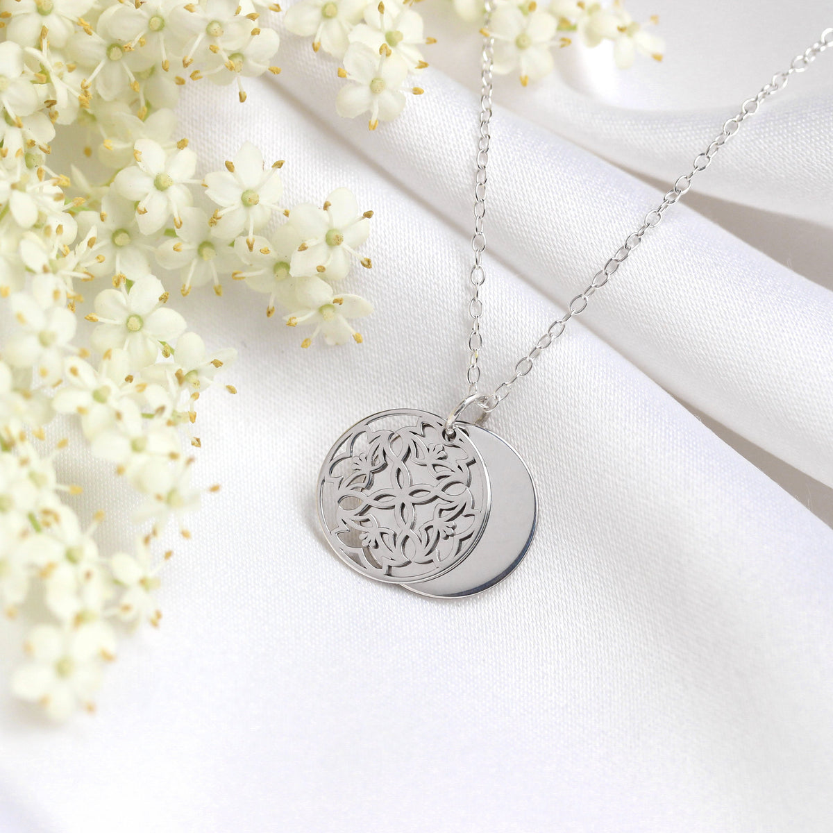 Collier en argent sterling avec fleur de naissance du muguet de mai et étiquette gravable de 13 mm, 35 à 55 cm