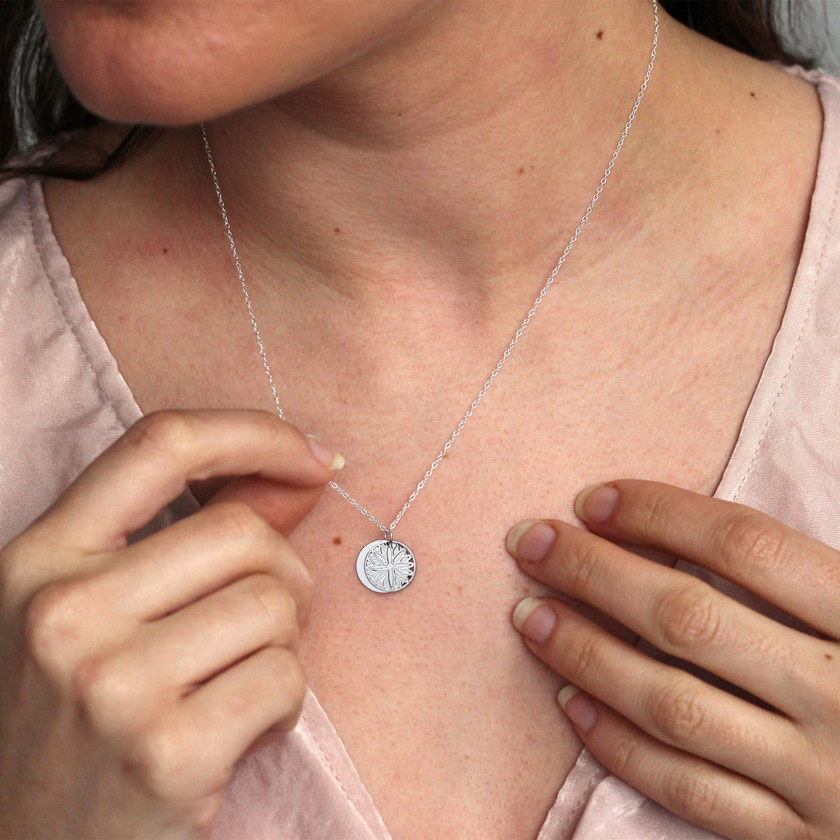 Collier en argent sterling avec fleur de naissance de septembre et étiquette gravable de 13 mm, 35 à 55 cm