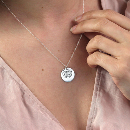 Collier en argent sterling avec fleur de chrysanthème et étiquette de 18 mm, 14 à 22 pouces