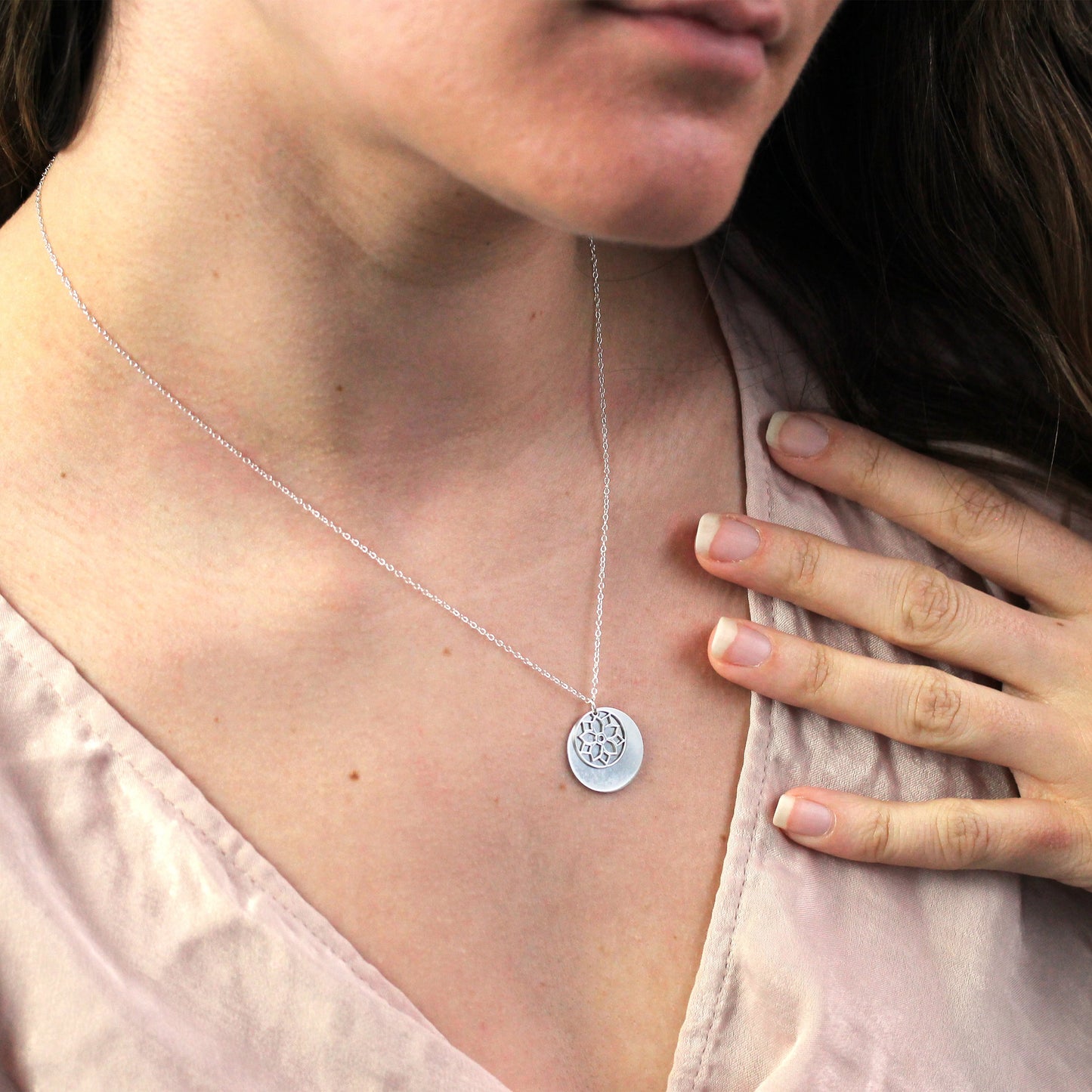 Collier en argent sterling avec fleur de poinsettia et étiquette de 18 mm, 14 à 22 pouces
