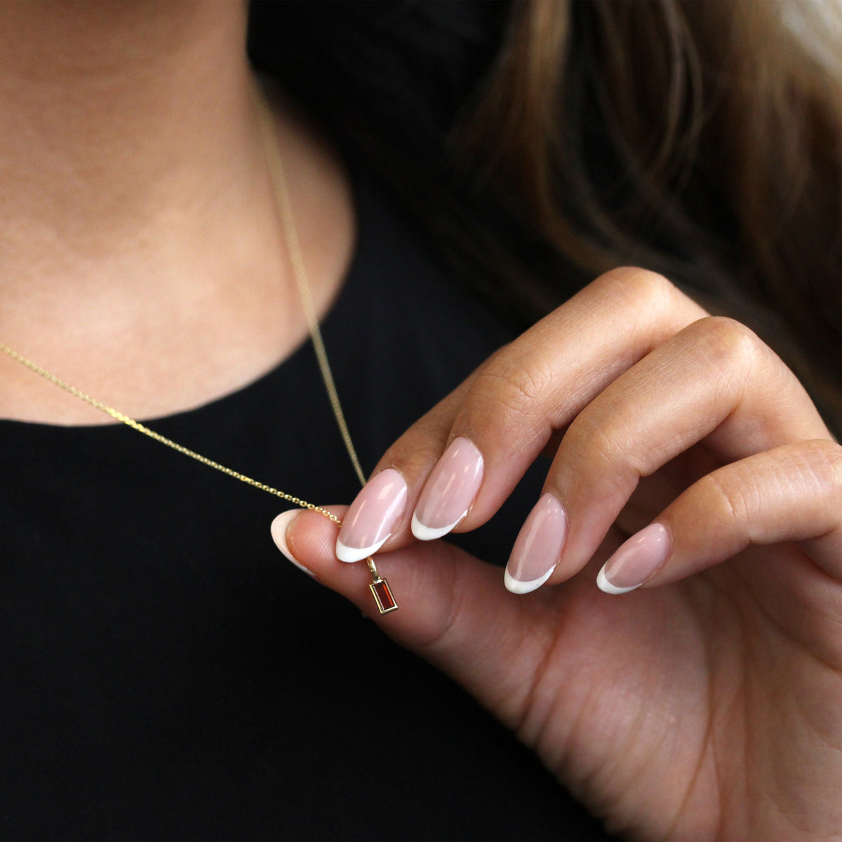 Collier en or 9 carats avec grenat baguette et zircone cubique, 40 à 50 cm