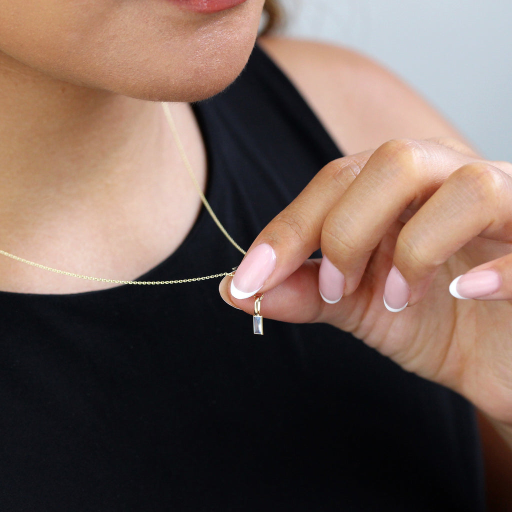Collier en or 9 carats avec aigue-marine baguette et zircone cubique, 40 à 50 cm
