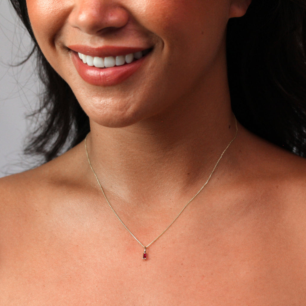 Collier en or 9 carats avec rubis baguette et zircone cubique, 40 à 50 cm