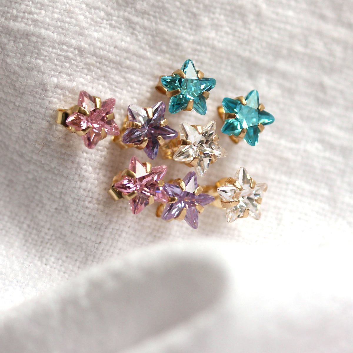 Boucles d'oreilles à tige en or jaune 9 carats avec cristaux de 6 mm et étoile