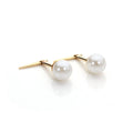 Boucles d'oreilles à tige Andralok en or jaune 9 carats avec perles artificielles