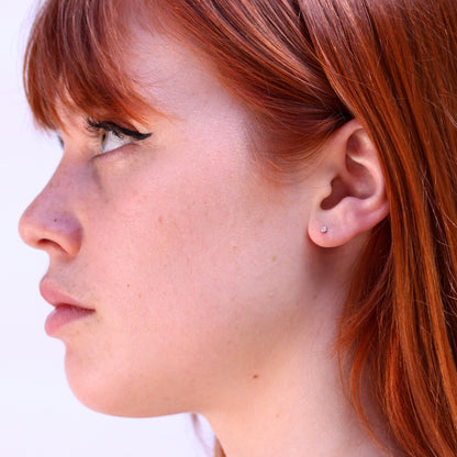 Boucles d'oreilles à tige en or blanc 9 carats et diamants véritables