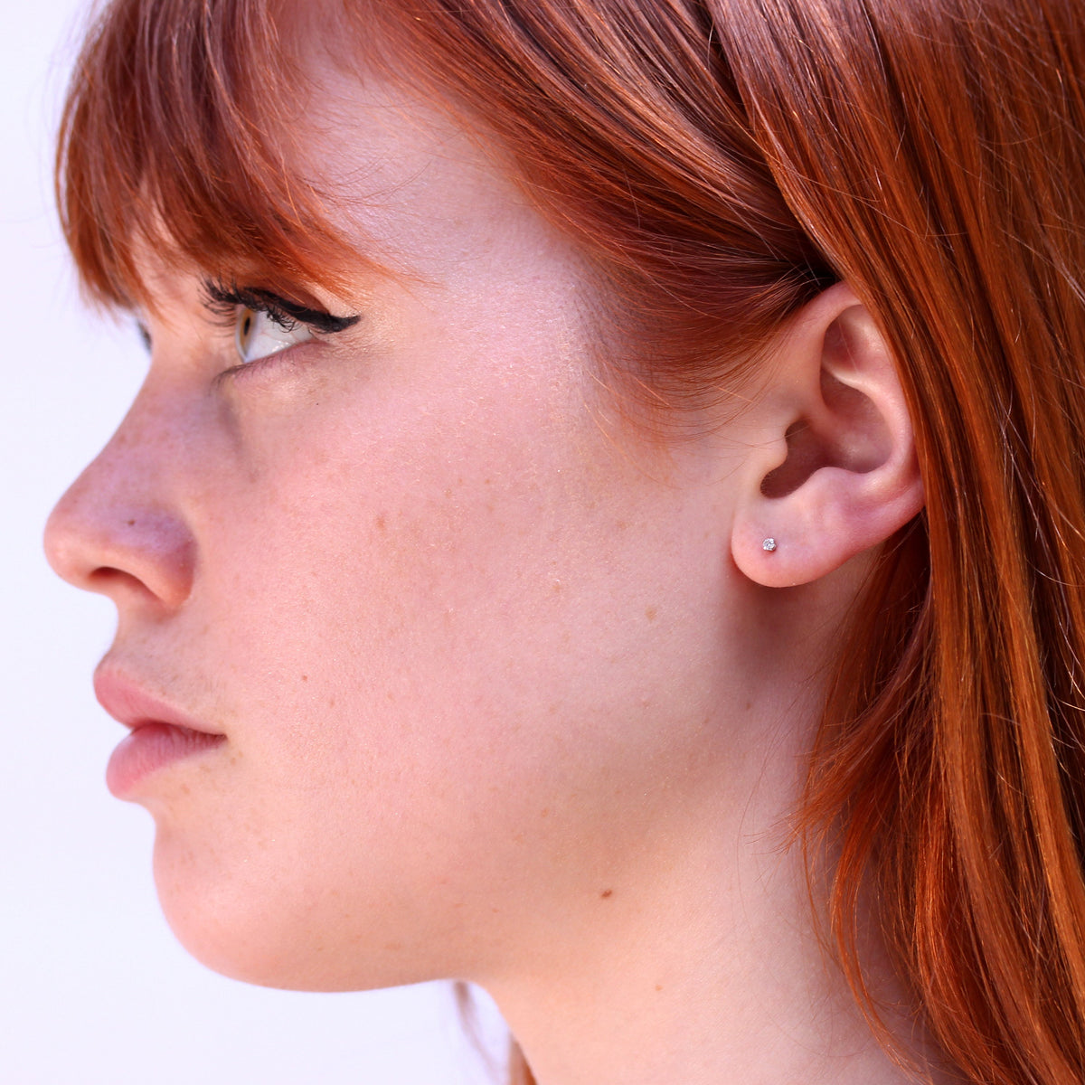Boucles d'oreilles à tige en or blanc 9 carats et diamants véritables