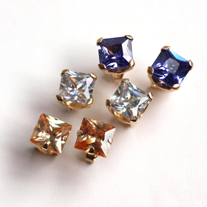 Boucles d'oreilles à tige carrées en or jaune 9 carats et zircones cubiques de 6 mm