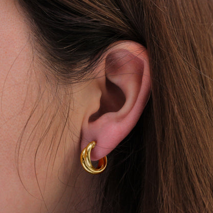 Boucles d'oreilles créoles en argent sterling plaqué or avec double corde torsadée entrelacée