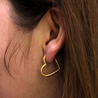 Boucles d'oreilles créoles en argent sterling plaqué or en forme de cœur