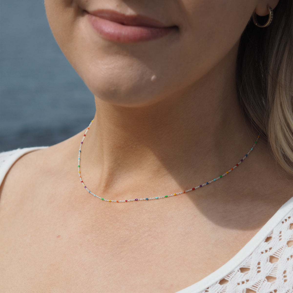 Collier fin chaîne confetti en argent sterling et émail arc-en-ciel 40 cm