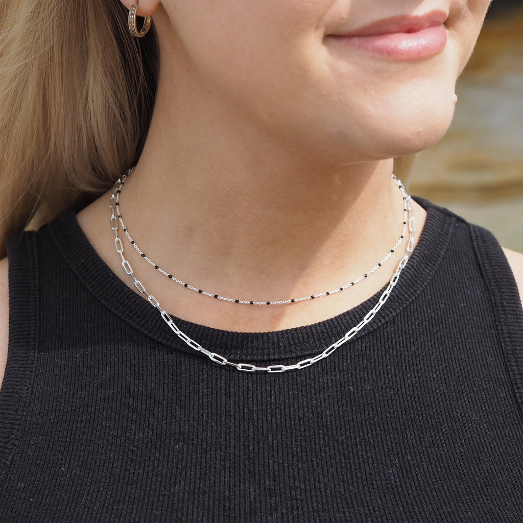 Collier fin chaîne confetti en argent sterling et émail noir 40 cm