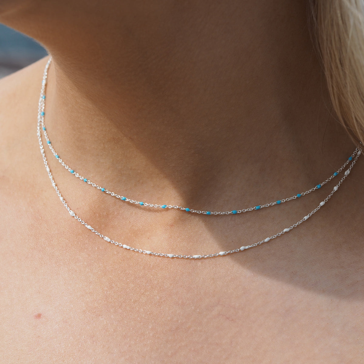 Collier fin chaîne confetti en argent sterling et émail blanc 40 cm