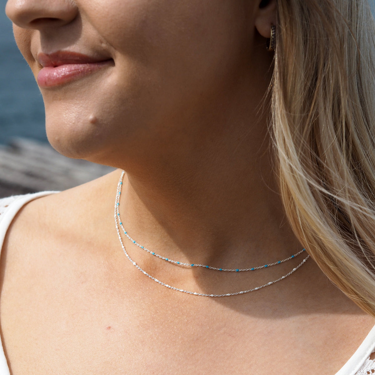 Collier fin chaîne confetti en argent sterling et émail bleu 40 cm