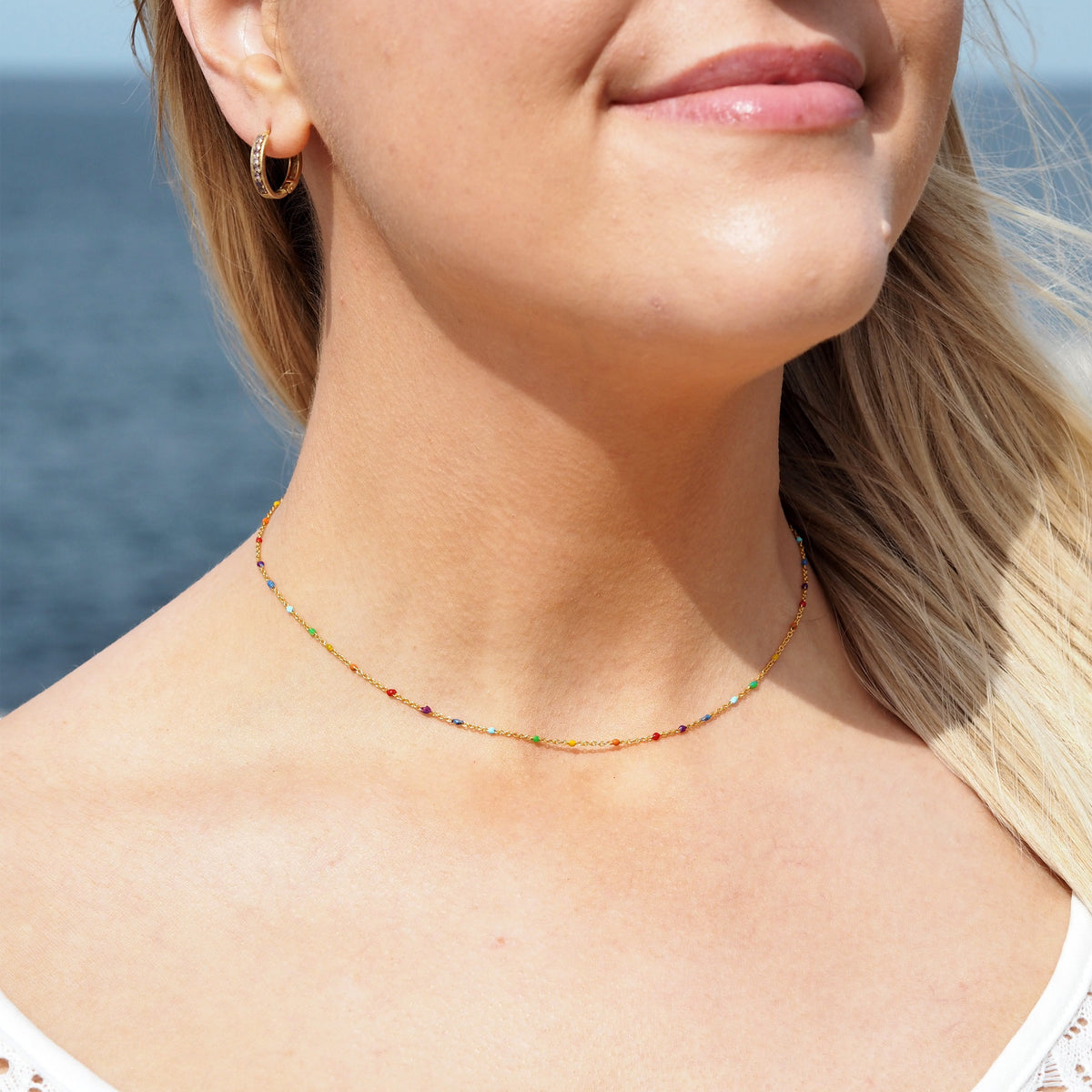 Collier fin chaîne confetti en argent sterling plaqué or et émail arc-en-ciel 40 cm