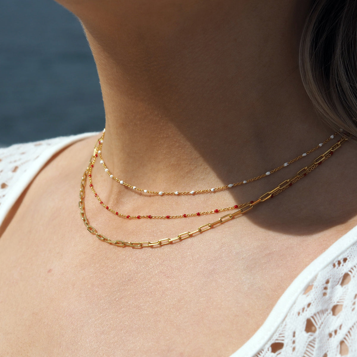 Collier fin chaîne confetti en argent sterling plaqué or et émail rouge 40 cm