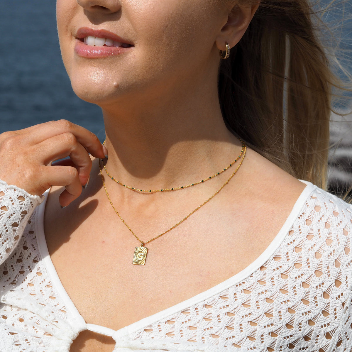 Collier fin chaîne confetti en argent sterling plaqué or et émail vert 40 cm