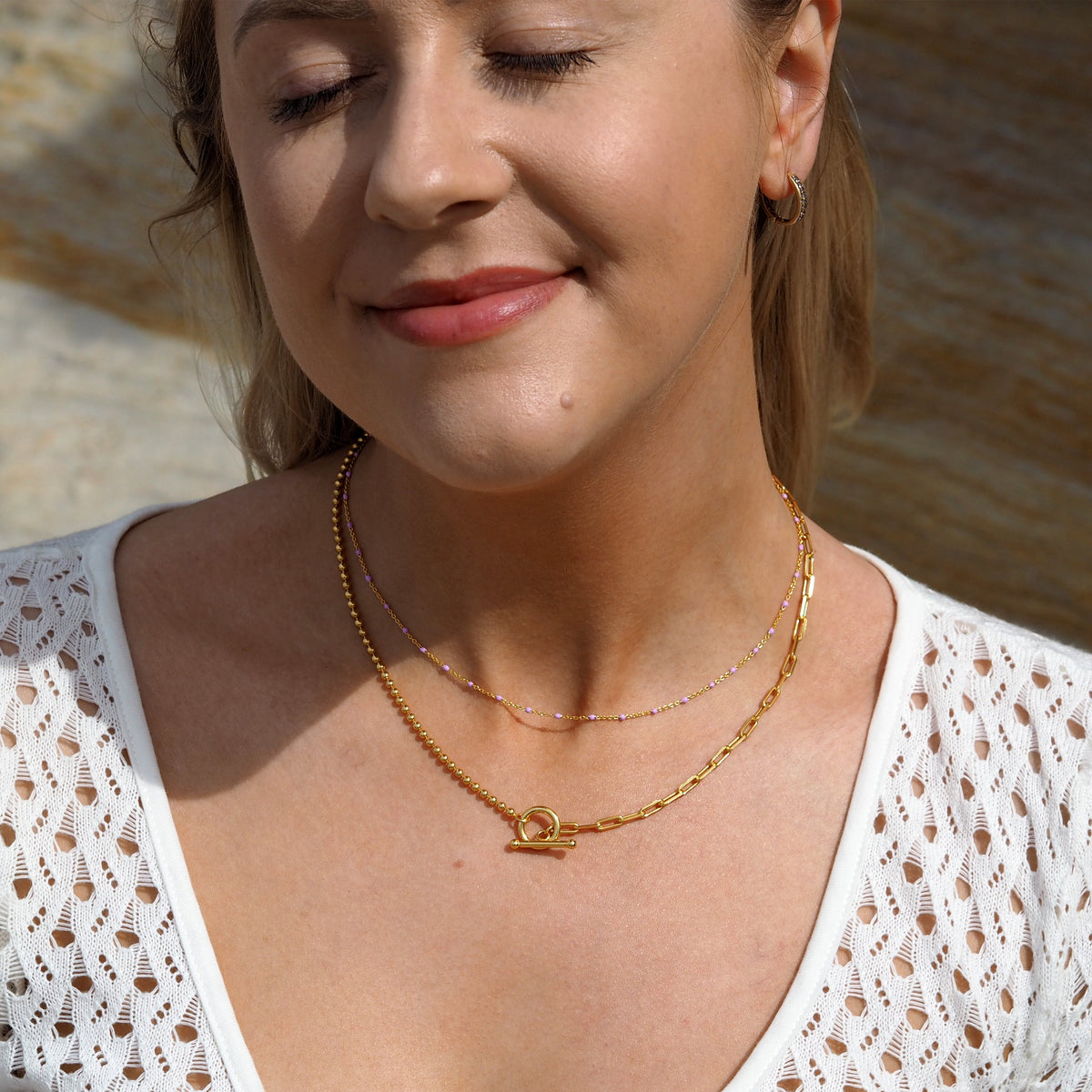 Collier fin chaîne confetti en argent sterling plaqué or et émail violet 40 cm