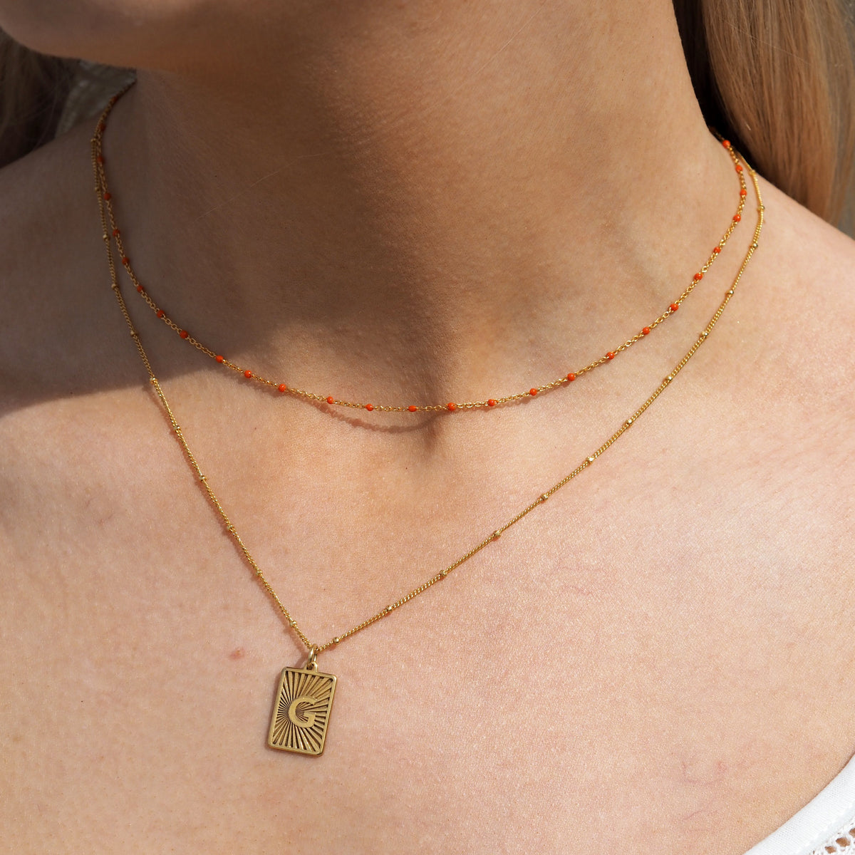 Collier fin chaîne confetti en argent sterling plaqué or et émail orange 40 cm