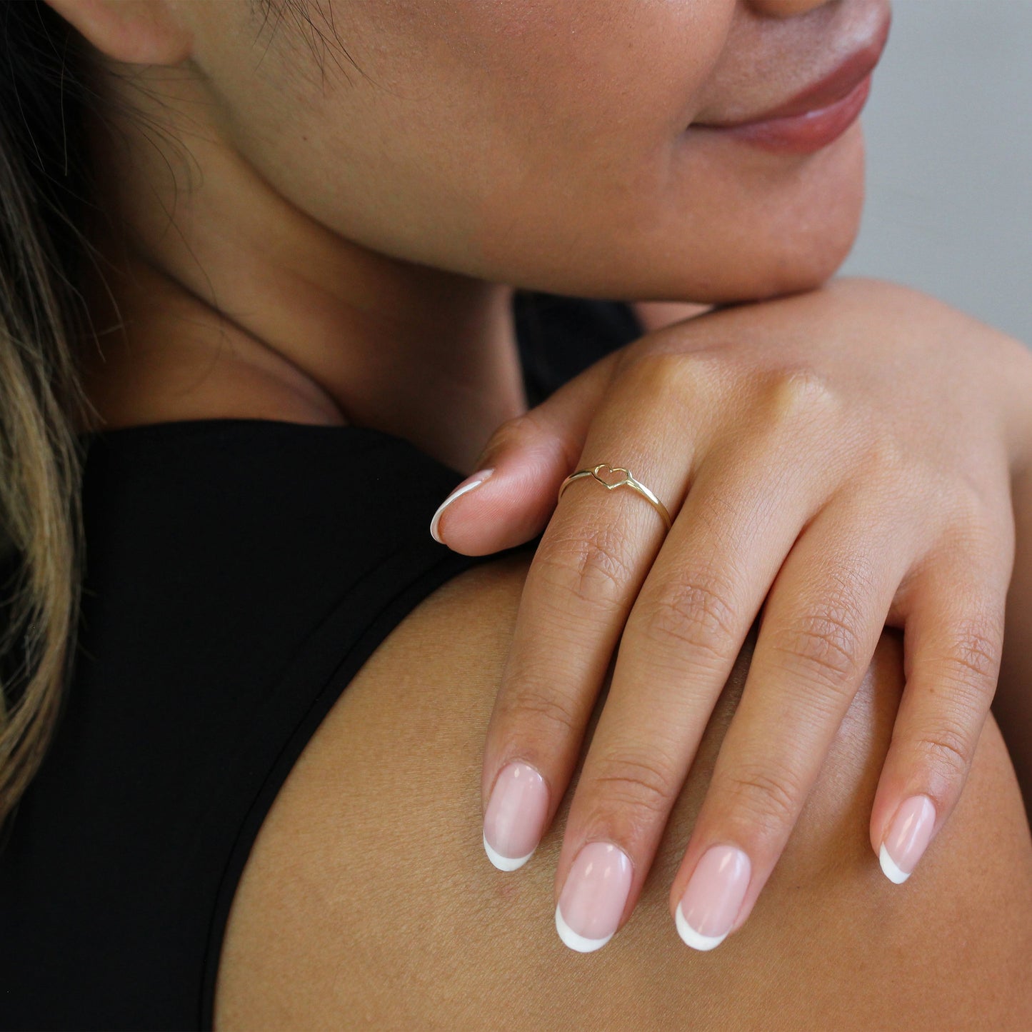 Bague empilable en or 9 carats avec cœur ouvert - Tailles I à Q