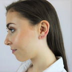 Boucles d'oreilles à tige en or 9 carats et émail, petites coccinelles