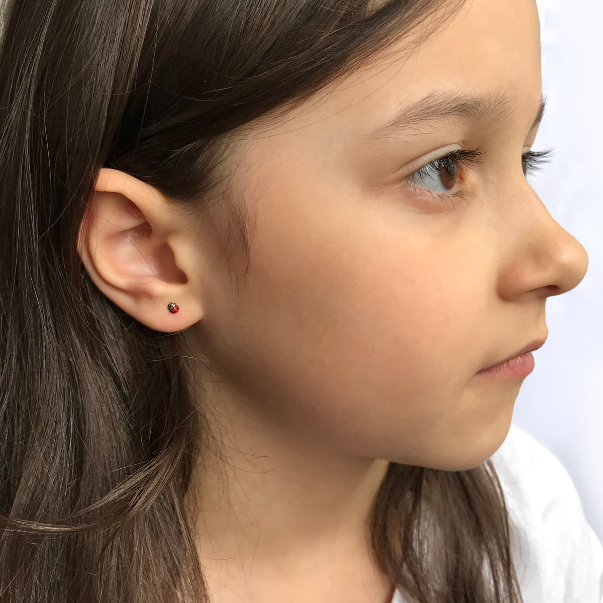 Boucles d'oreilles à tige en or 9 carats et émail, petites coccinelles